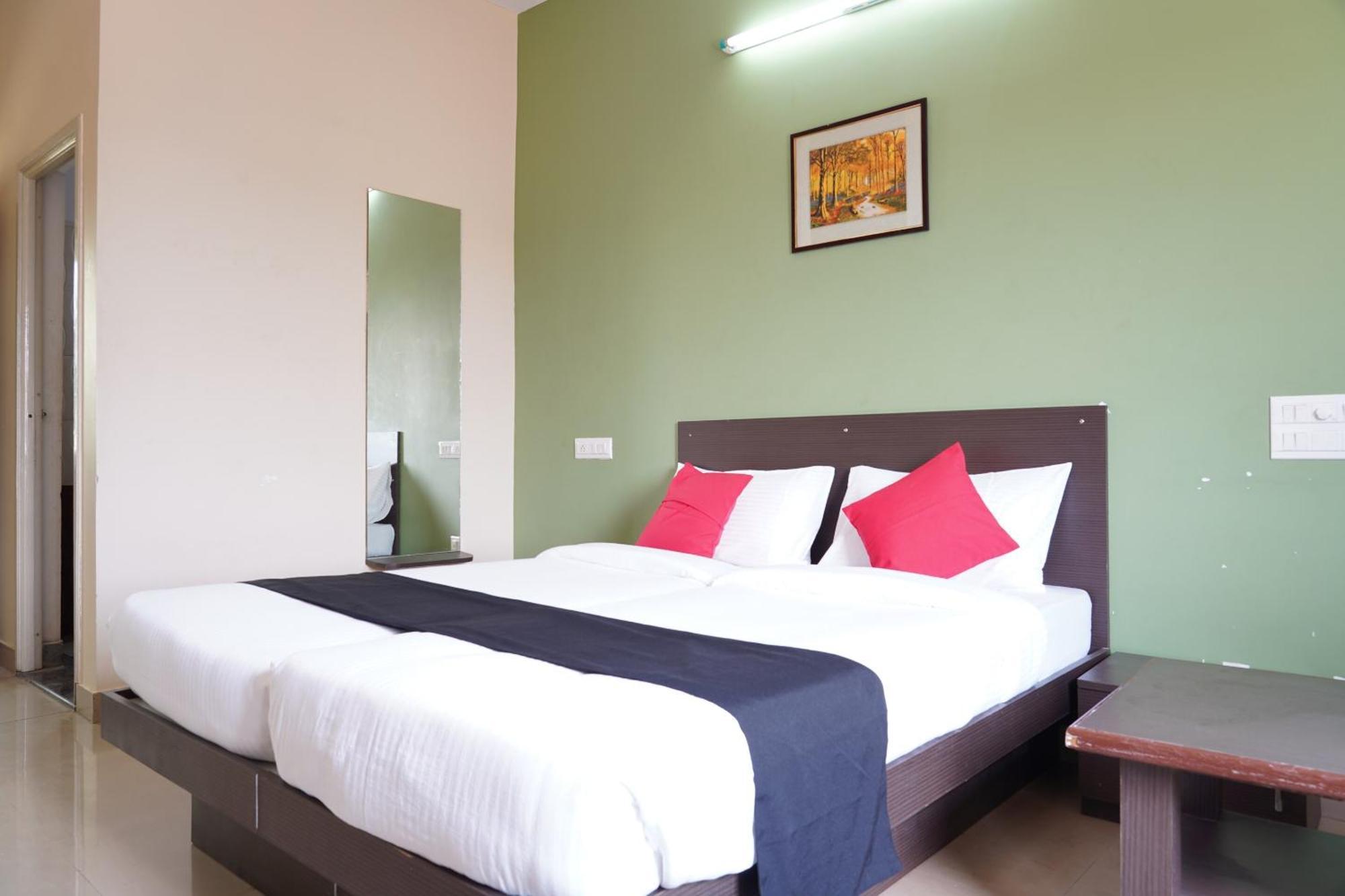 Oyo Chinthu Comforts Tumkur Exterior photo